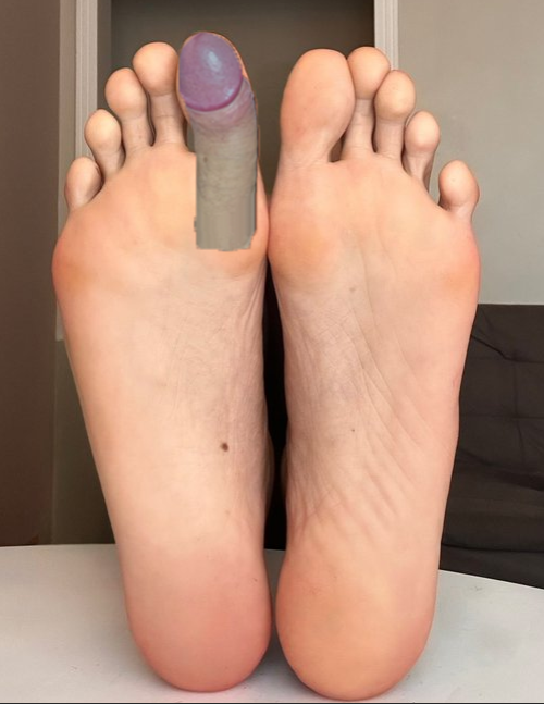 Another perspective, another absolute humiliation.
Goddess Mia needs just one big toe to show me her dominance.
<a href="/bigsolesgirl/">Goddess Mia</a>
