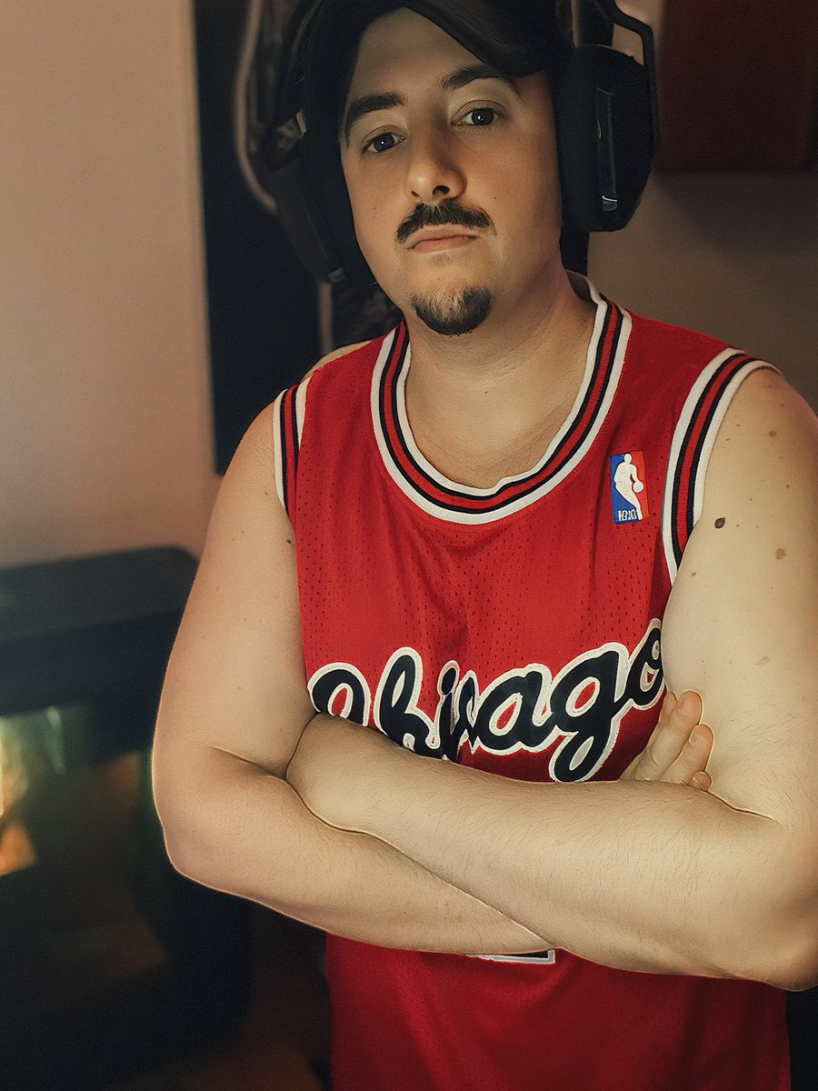 ElReyManquito's tweet photo. Que caloooooooor 🥵 , pero siempre full power 💪🏻 últimos capítulos de la temporada del rey manquito, hoy doble stream y comienza el especial Navideño 🎁🎄 LETS gooooo !!! #contodofullpower💪🏻 #letsgo https://t.co/HTRVoy7CkW