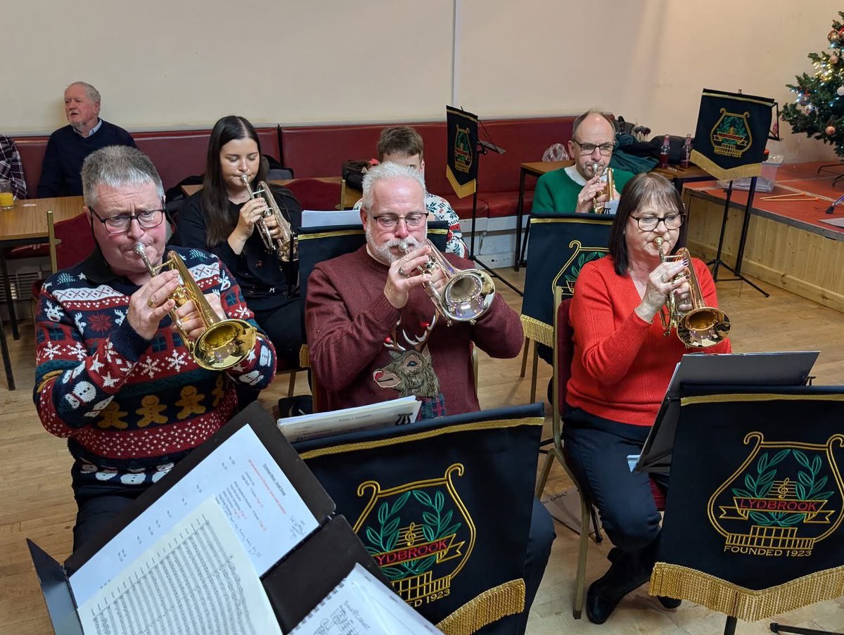 Lydbrook Band tweet media