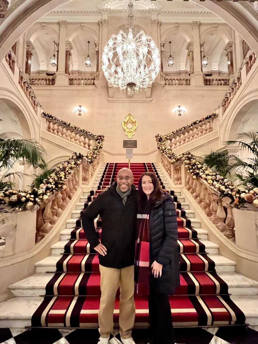 Graffster's tweet photo. Inside the entrance and courtyard of the world famous @raffleshotels in Whitehall, London https://t.co/LUOh0hoMQP