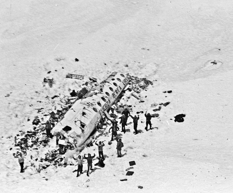 #UnDíaComoHoy, el 22 de diciembre de 1972, eran rescatados los 16 sobrevivientes del avión uruguayo que se estrelló en la Codrillera de Los Andes. 

Luego de 72 días de supervivencia en las condiciones más desgarradoras, se producía el milagro.