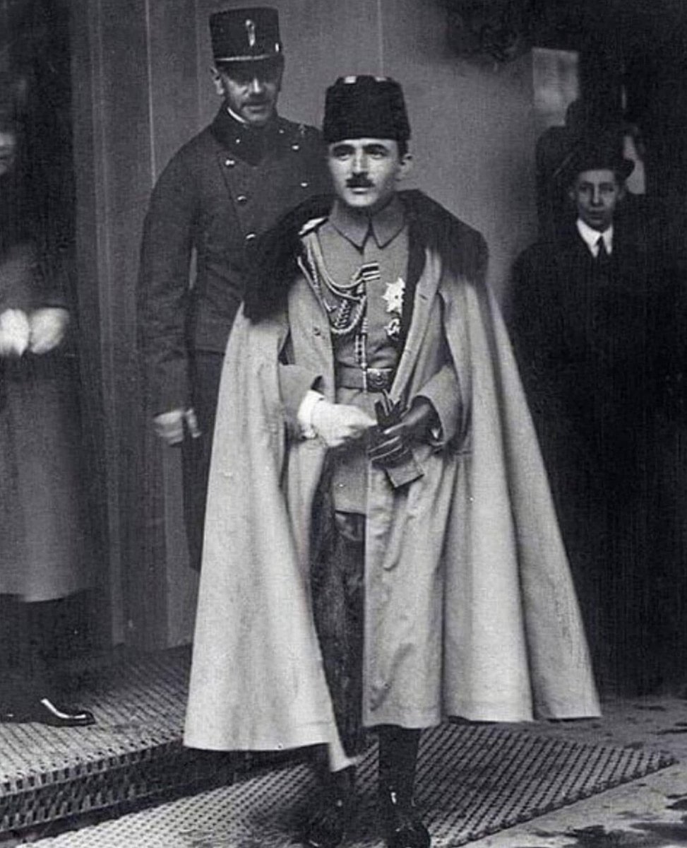 Bugün geçmişte de olduğu gibi #Sarıkamış hakkında tek bilgisi "90 bin asker donarak şehit oldu" diyenlerin #EnverPaşa'yı karaladığı gündür.
Velakin hakikat tektir. 
Ruhun şad olsun #EnverPaşa
#Sarıkamış Harekatımızın yıl dönümünde şehit olan kahraman ecdadı yad ediyorum. 
22