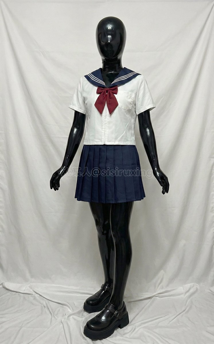 假装是模特🤫
#Latex #RubberDoll #娃娃 #入胶 #乳胶衣