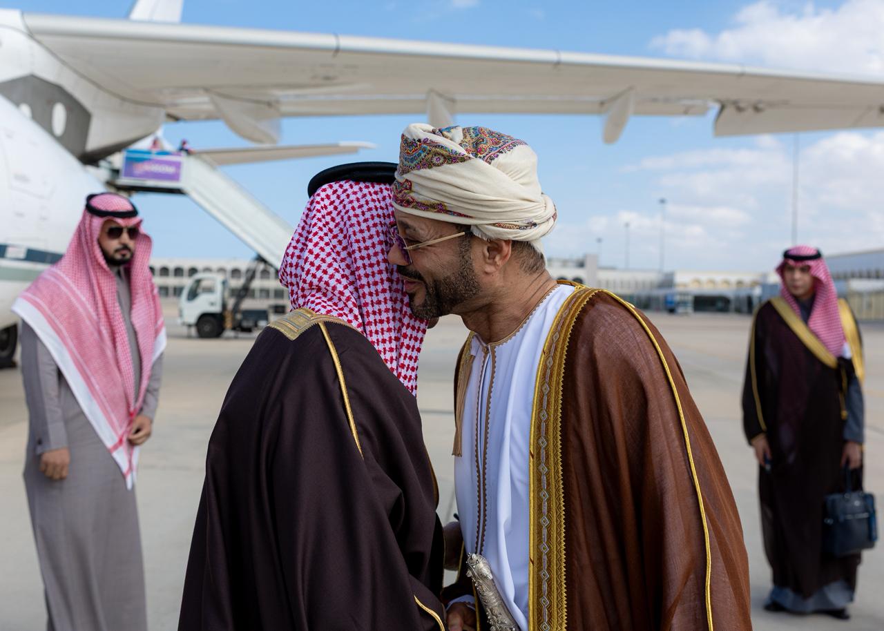 صور | جانب من وصول وزير الخارجية إلى مسقط 