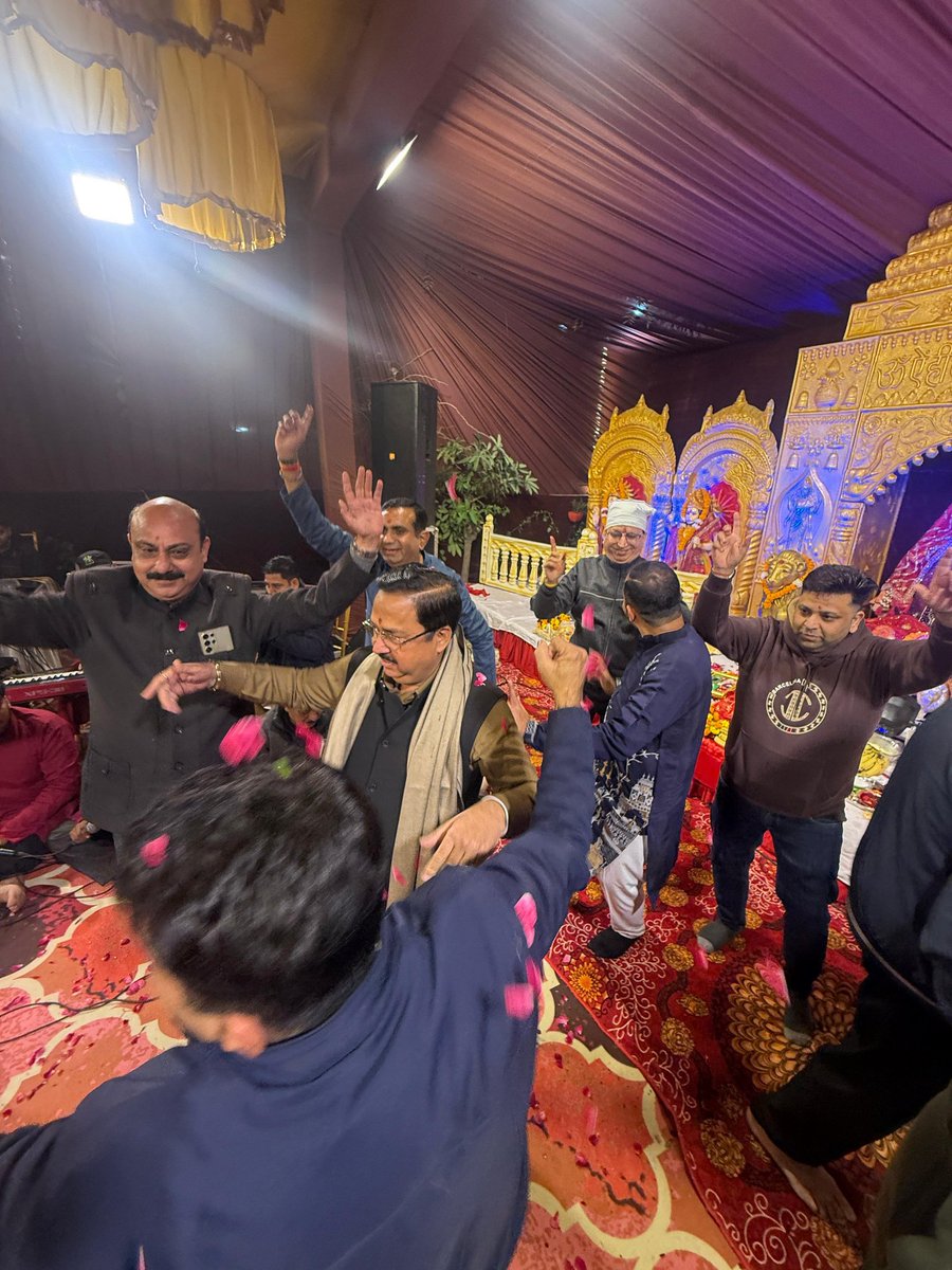 जय माता दी...
वार्ड 98 सुभाष नगर के मां वैष्णो वेलफेयर एसोसिएशन 5 ब्लॉक (रजि) द्वारा आयोजित मात की चौंकी मे सम्मलित होकर माता रानी का आशीर्वाद लिया – सुरेंद्र सेतिया (पूर्व प्रत्याशी हरि नगर विधानसभा एवं पूर्व निगम पार्षद वार्ड 98 सुभाष नगर) आम आदमी पार्टी