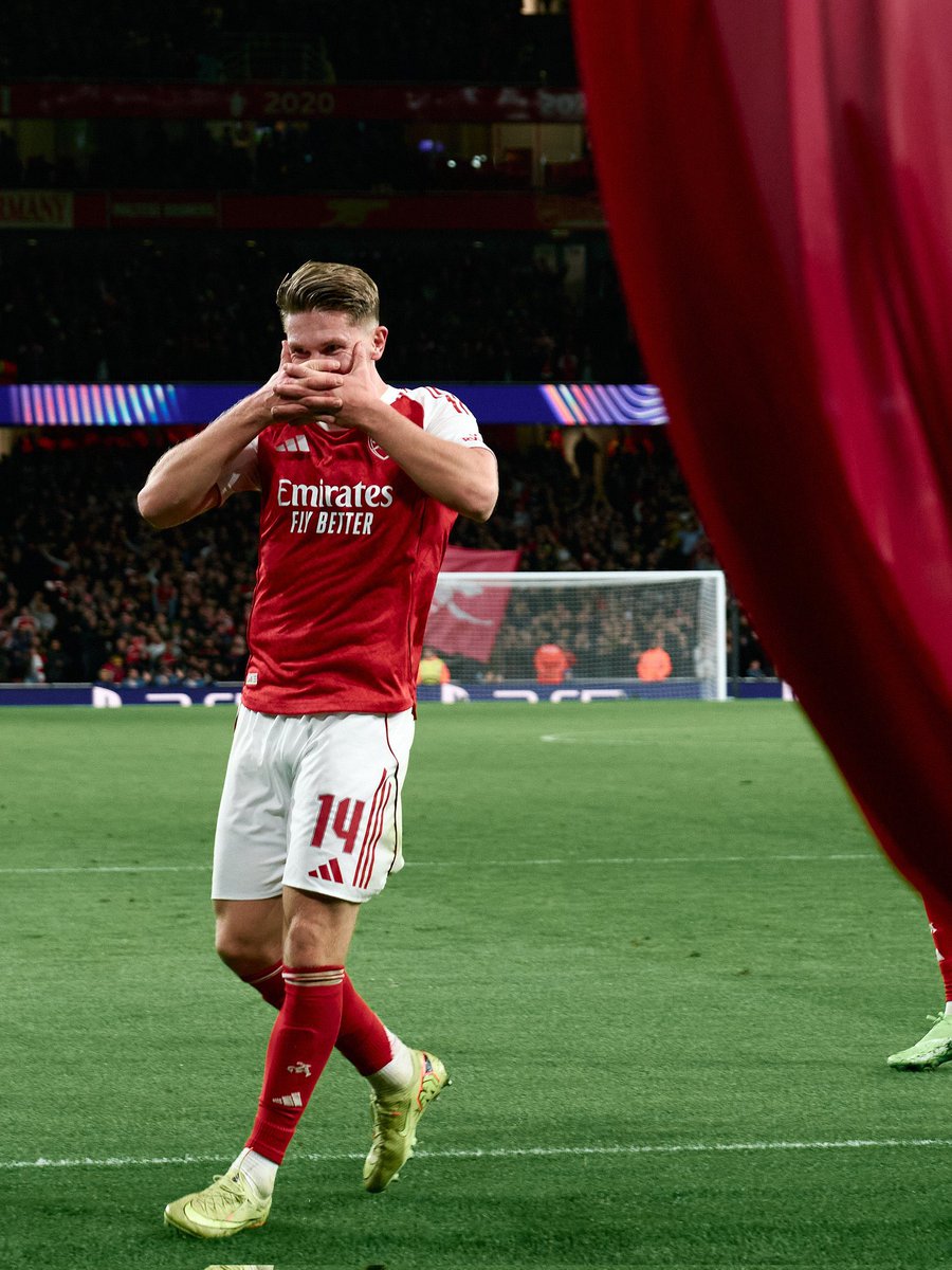 EPL_Gunlukleri's tweet image. Viktor Gyökeres: “Sahada daima elimden geleni yapıyorum. Bu takımın sistemine, oynayış tarzımıza ve forvet rolüne iyi alışmam lazım. Takım olarak çok iyi gidiyoruz, Premier Lig ve Şampiyonlar Ligi’nde iyi pozisyondayız. Başarılı bir şekilde ilerlemeye ihtiyacımız var.”