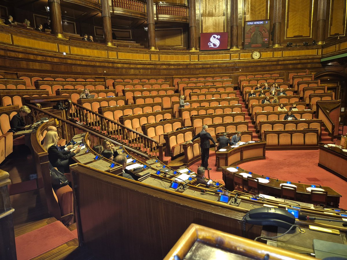 AULA DEL SENATO: grande interesse da parte della maggioranza in discussione della Legge di Bilancio??? I banchi sono deserti.