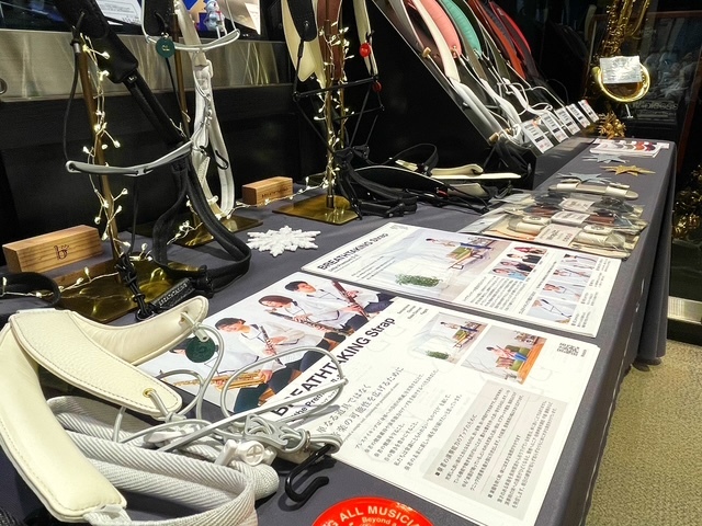 yamano_wind's tweet image. 【#サクソフォン】

#山野楽器銀座本店 では、
12/28(日)まで #BREATHTAKING 特別展示＆体験販売会を開催🎉

首に負担をかけず、身体を締め付けない設計で
自然な呼吸と姿勢に導きます😘

身体が小さなの学生の方や、
楽器の重さが気になる方、ご年配の方にもおすすめです🎅

wind.yamano-music.co.jp/shop/c/c1319/?…