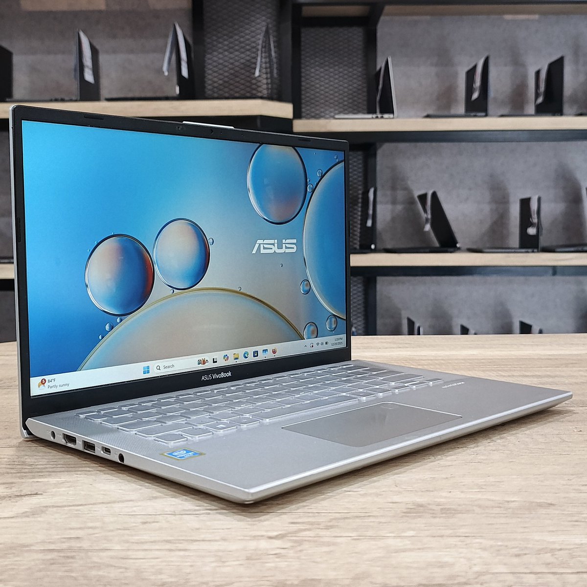 nazril_39's tweet photo. ASUS A412FA

HARGA CUMA 3.25JT SAJA

• Prosessor INTEL Pentium Gold N5405 (4 CPU) ~2.3GHz
• RAM 8GB DDR4
• SSD 512GB NVMe &amp; HDD 1TB
• VGA INTEL UHD Graphics
• Layar 14 Inch FHD IPS Bazeless
• Webcam, Wifi, Bluetooth, DLL

#laptopsecond #laptopsemarang https://t.co/EUhPRUEmI5