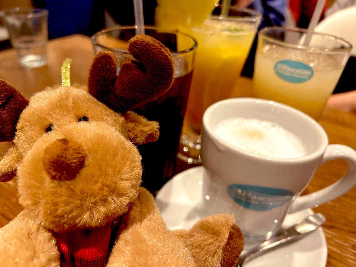 クリスマスマーケットで
ダブルデートして楽しかった🎄𖤐
雨予報やったのに、
晴れ女パワーで吹き飛ばして
晴天のあたたかい気候のなかまわれた🥳
楽しくって、あっというまの1日。
喋ってばかりでゲームが進まないけど
それもまた楽しい😂💕
今回もありがとう🫶🏻𓍯˚‧