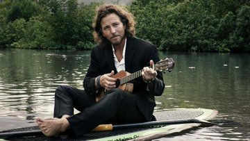 ProfesorJonk's tweet photo. "La mejor venganza es seguir viviendo y demostrar lo que vales".
@eddievedder.
🎂
Sin lugar a dudas uno de nuestros compositores/cantantes favoritos.
Enorme con @PearlJam y en solitario.
#EddieVedder #PearJam #musica https://t.co/LmYkgzenAy