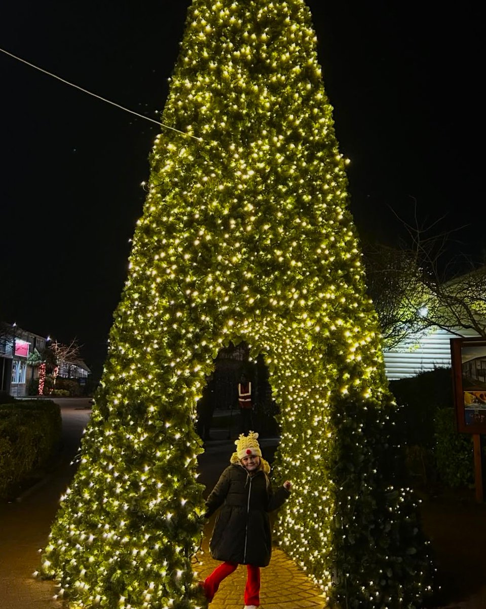 Butlins's tweet image. We're loving your festive photos! 🤩 Keep them coming in the replies👇 #ReadyToButlins

📸 @Beckylouisepopple