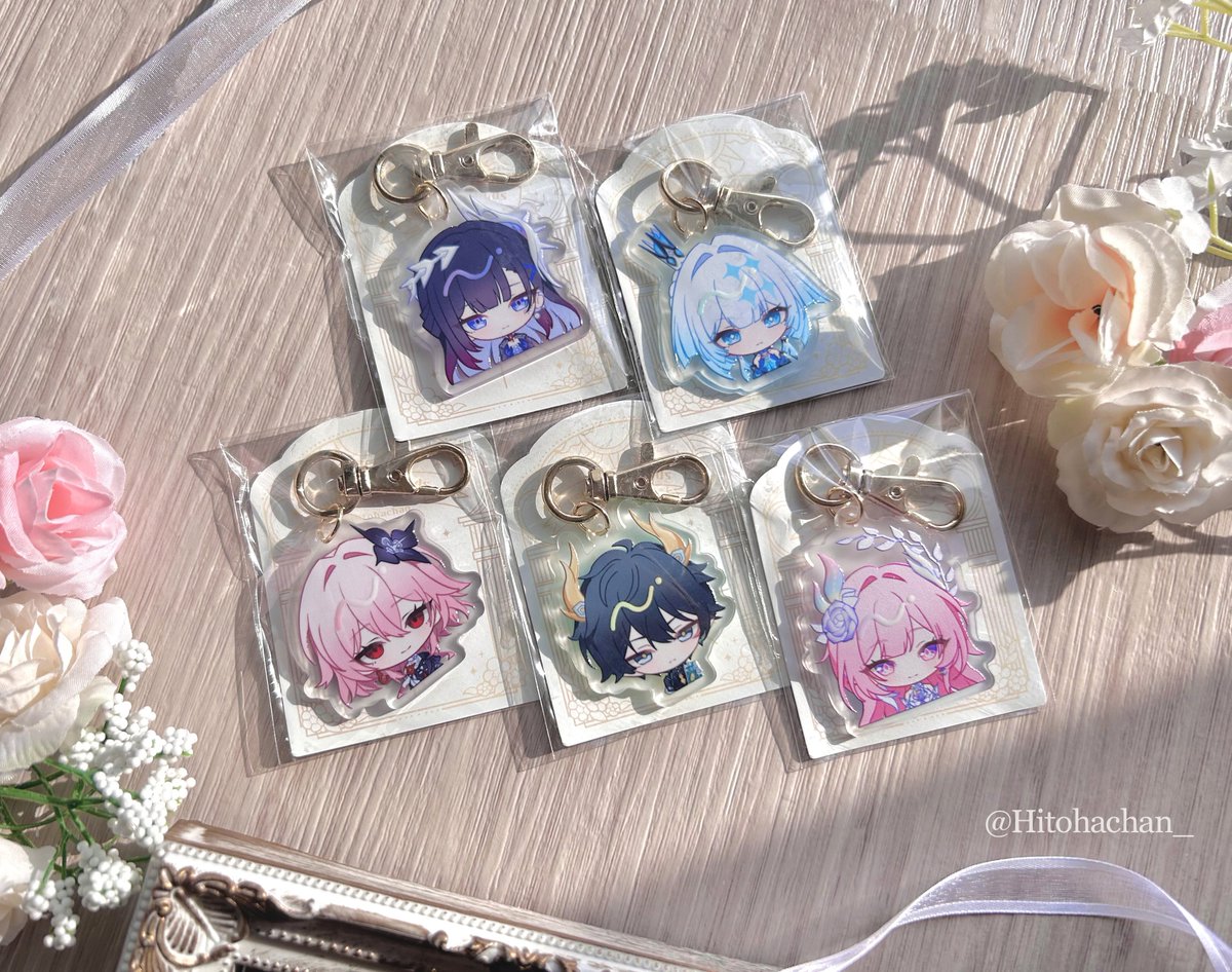 夏コミに続きアクキーの第3弾と、冬コミで頒布予定のサフェルちゃんの