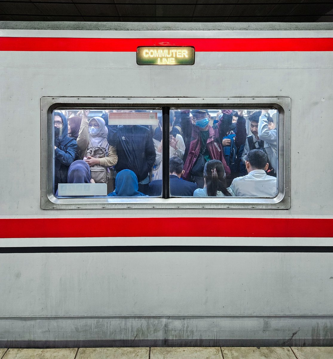 fazri91's tweet image. Rush Hour @CommuterLine 

📱: #withGalaxy @samsungID #GalaxyS23

     @Snapdragon 8 Gen 2 for Galaxy

#ShotOnSnapdragon #SnapdragonInsiders #SamsungMembers #SMID