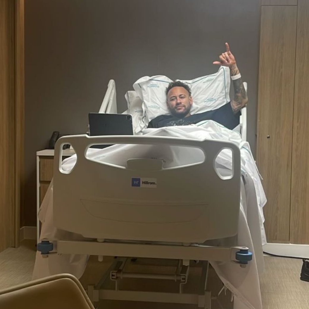 centregoals's tweet photo. 🚨🚨| BREAKING: Neymar will finally undergo surgery after saving Santos from relegation despite playing injured.

Surgery will reportedly be done by Brazil National Team doctor Rodrigo Lasmar, with CBF monitoring the process. https://t.co/TEb7DweN6T