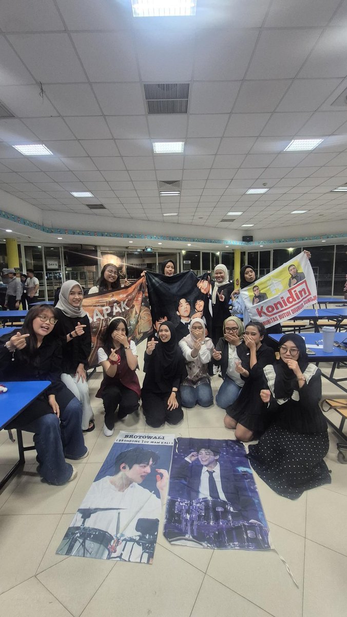 drumwoonjin's tweet image. coba absen yang ada disini😭🤏🏽
seru bgt plss ini team pulang belakangan wkwk

@JaDiinProject