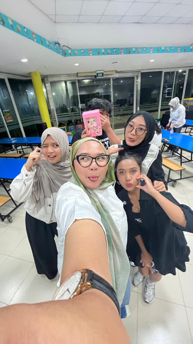 drumwoonjin's tweet image. coba absen yang ada disini😭🤏🏽
seru bgt plss ini team pulang belakangan wkwk

@JaDiinProject