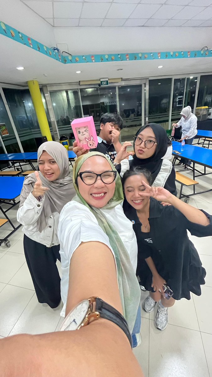 drumwoonjin's tweet image. coba absen yang ada disini😭🤏🏽
seru bgt plss ini team pulang belakangan wkwk

@JaDiinProject