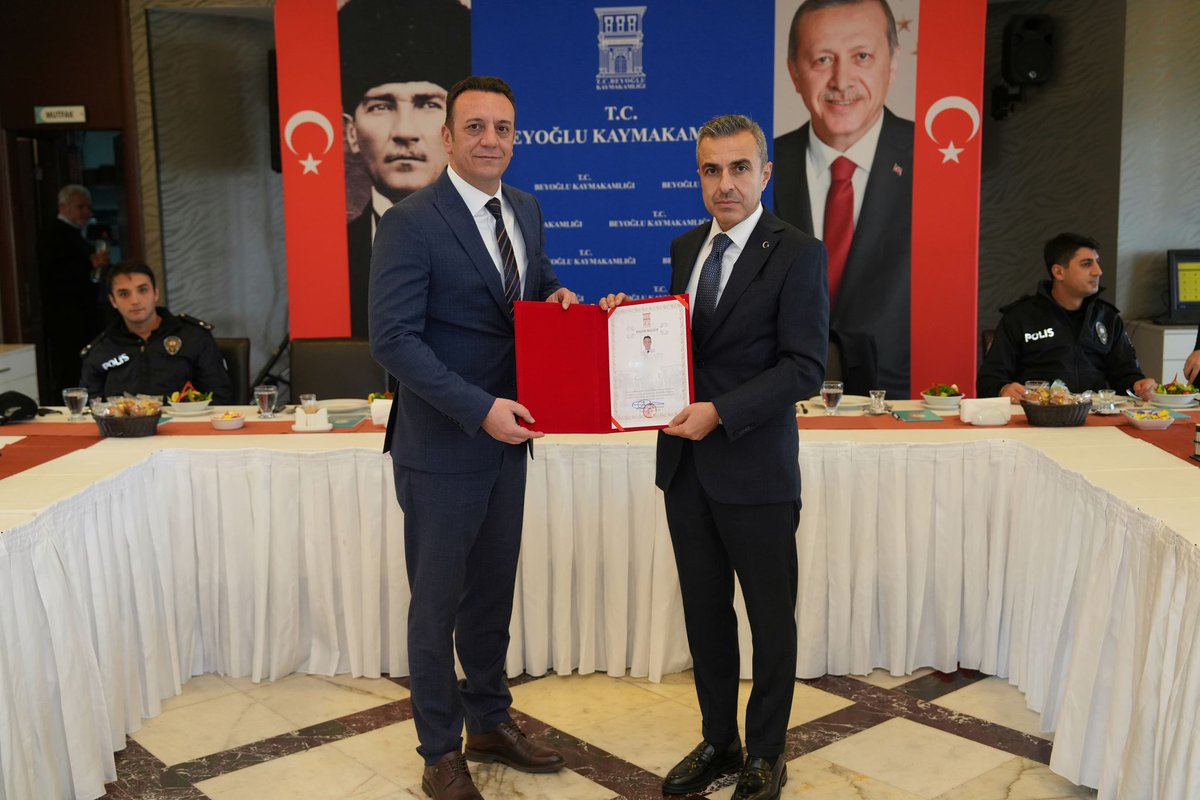 Kaymakamımız Sayın Abdullah Atakan Atasoy, ilçemizde yaşanan asayiş ve güvenlik olayları ile yılbaşı tedbirlerinin ele alındığı İlçe Aylık Güvenlik Değerlendirme Toplantısına katıldı. Toplantıya İlçe Emniyet Müdürü, müdür yardımcıları, emniyet birim amirleri de katılım sağladı.