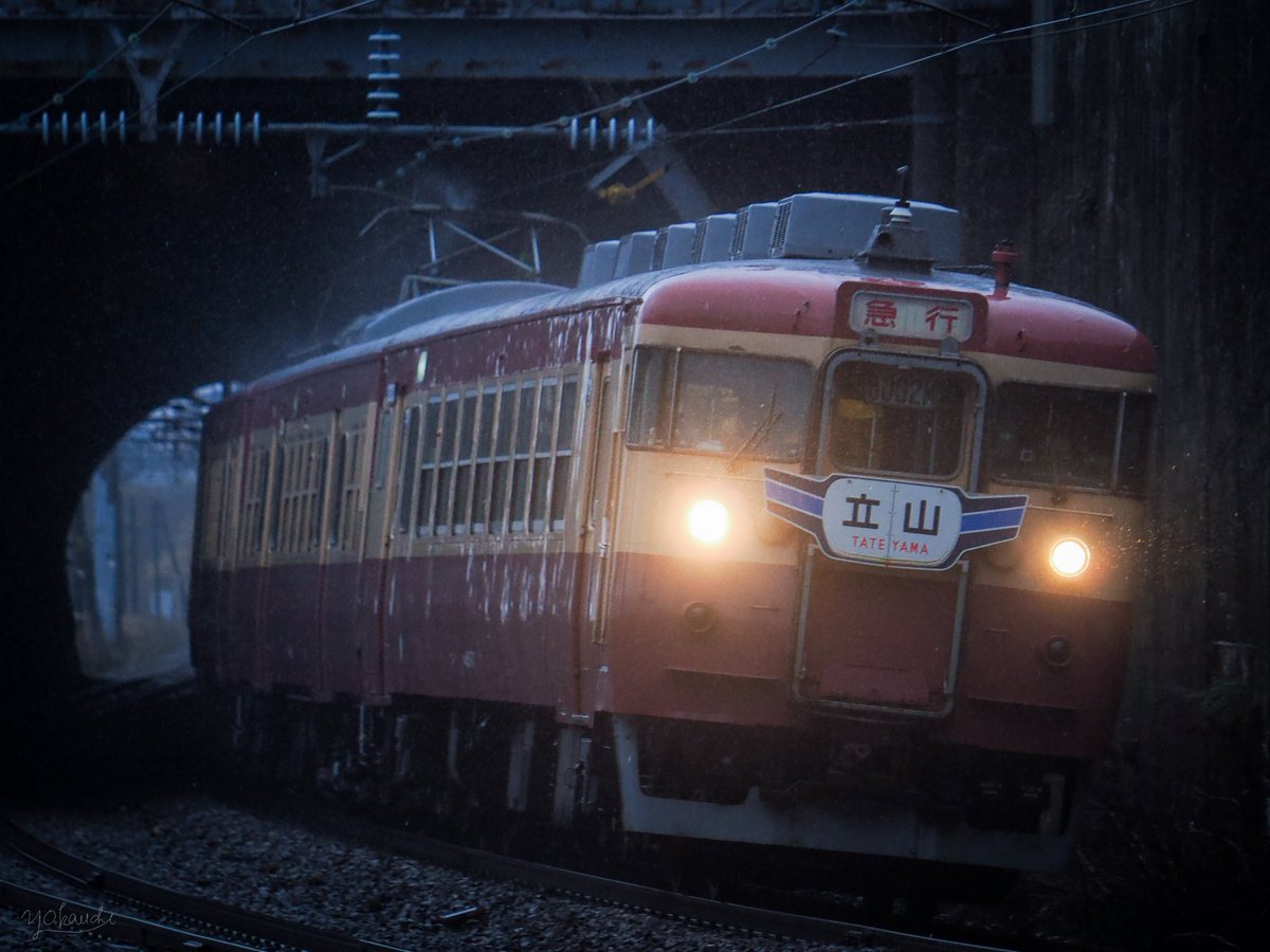北陸の急行「立山」 撮影日の天候は雨。Xで北陸といえば、「富山の本気