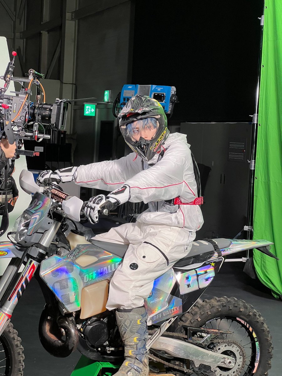 WayV_official's tweet image. Don't let go 🏍️

#XIAOJUN
#WayV #威神V #白色定格
#WayV_EternalWhite