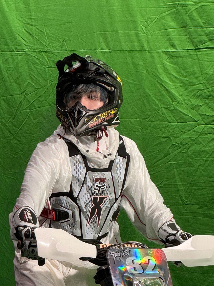 WayV_official's tweet image. Don't let go 🏍️

#XIAOJUN
#WayV #威神V #白色定格
#WayV_EternalWhite