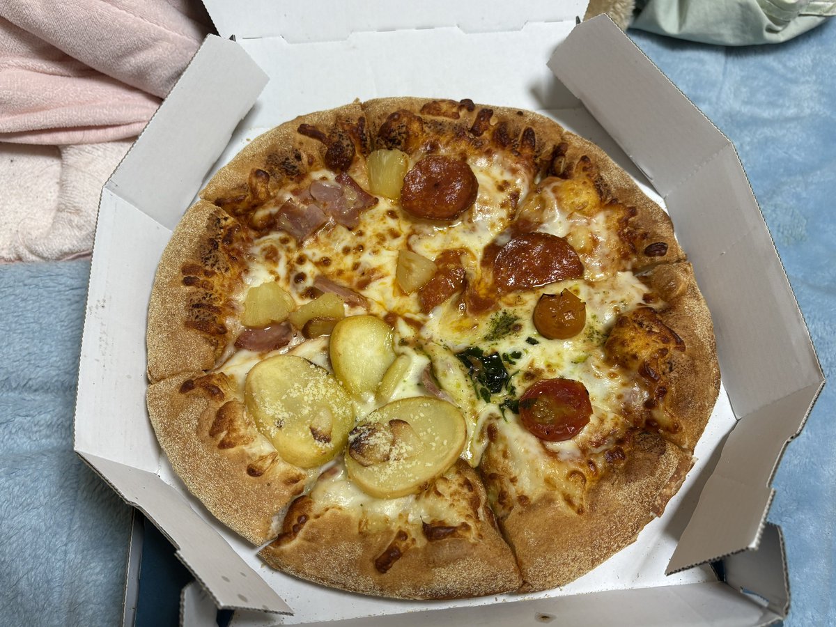 ドミノ・ピザで、ピザ2枚だと半額になるというのでポチッと