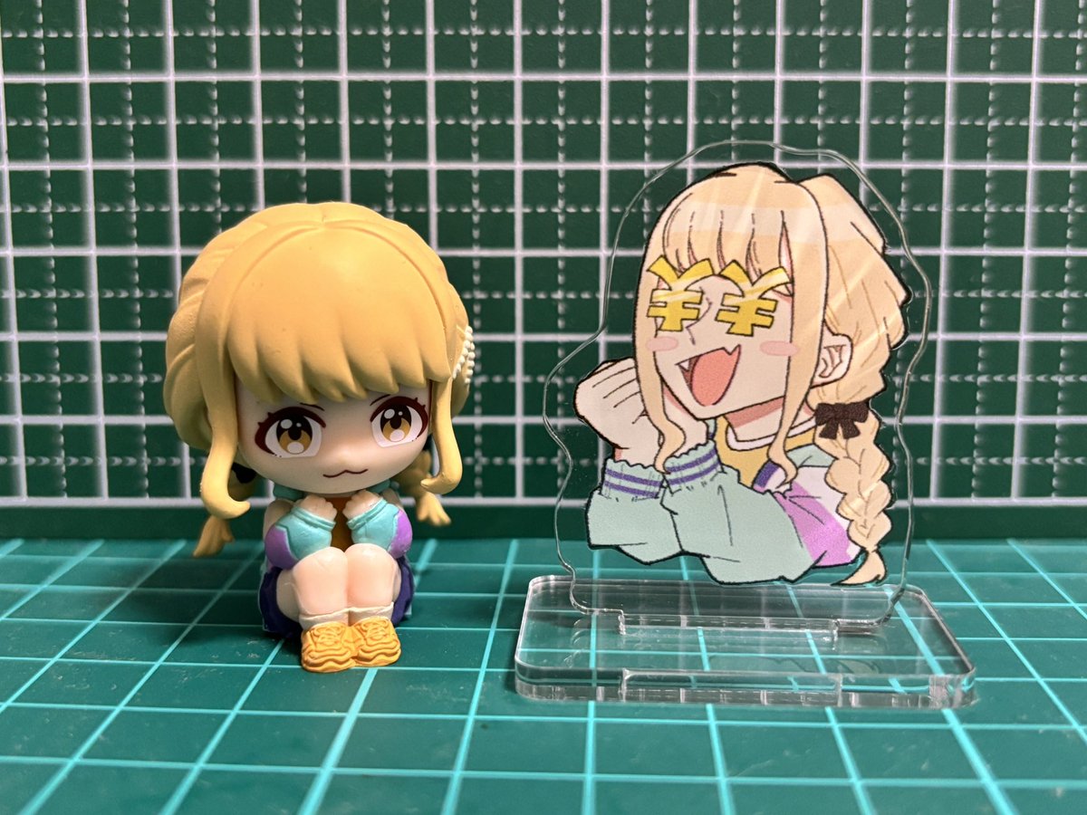 wipで撮った写真が残っていたので、
表紙のビフォーアフターと、頒布物実物写真です👀

色紙はこれから増やしていくよ! 