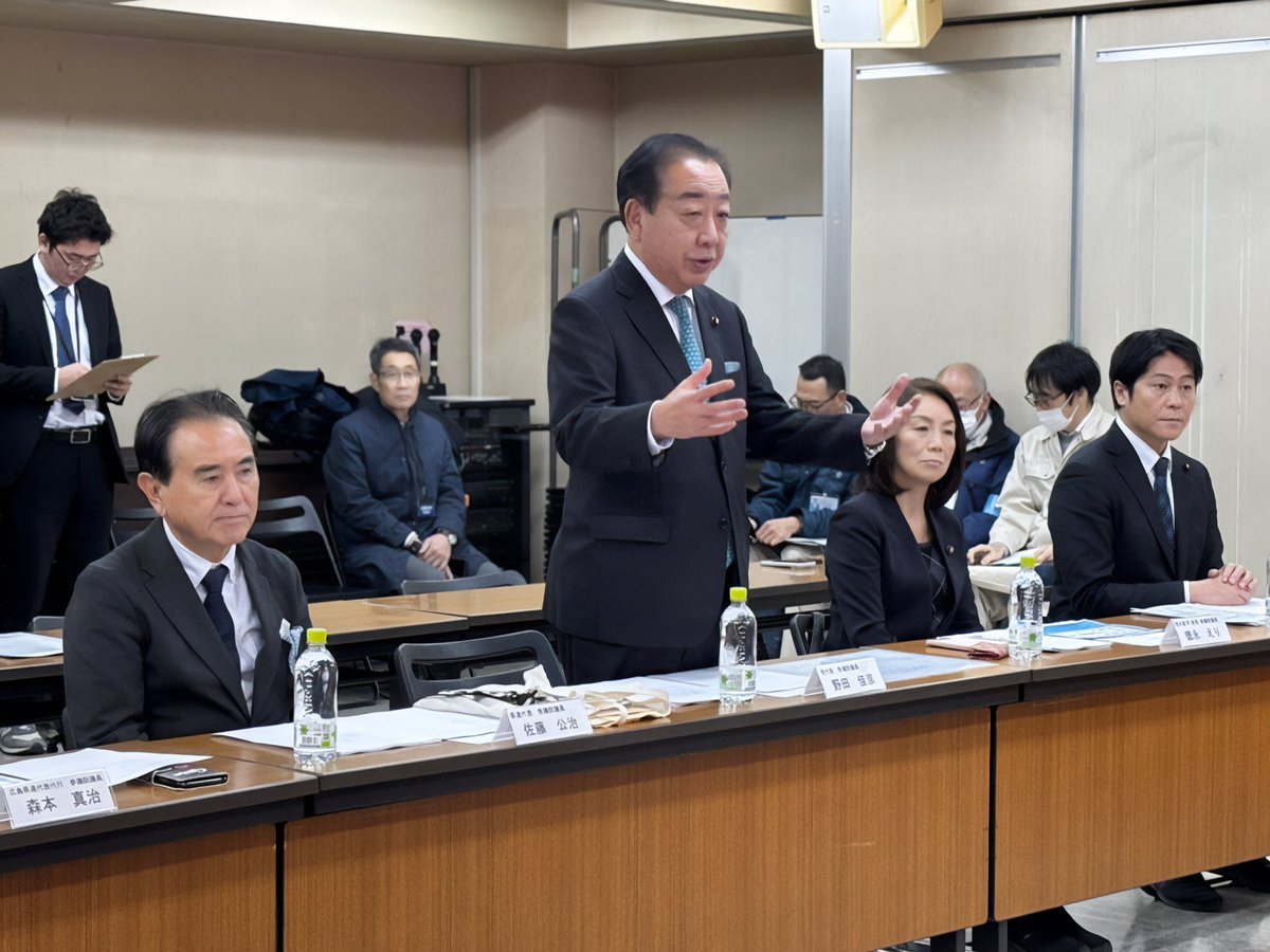 NODAYOSHI55's tweet photo. 本日、広島県呉市安浦町で、広島県連と党水産政策ワーキングチーム合同で、カキ養殖被害の現場を視察し、事業者の皆さんと意見交換を行いました。
報道で知っていた状況以上に、現場は深刻です。実際に見て、声を聞き、その危機を実感しました。

国・県・市が役割を分担し、実効性ある支援につなげていくことが不可欠です。同時に、二年後、三年後も仕事を続けられるかという視点で、原因究明と抜本的な対策が求められています。

現場の課題を受け止め、共有しながら、チームで取り組んでいきます。