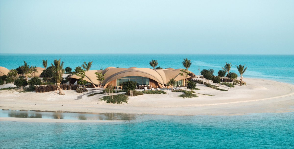 SaudiNewsFR's tweet photo. 🇸🇦 Red Sea International annonce que Cristiano #Ronaldo est désormais propriétaire d'une résidence privée dans la station balnéaire de « Nujoomah, Ritz-Carlton Reserve » au bord de la Mer Rouge.

#CR7 https://t.co/AfHSWWsN84