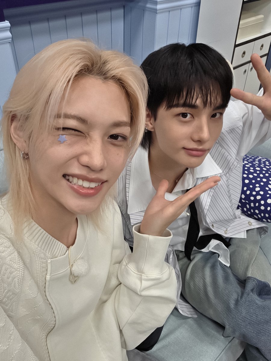 Stray_Kids's tweet image. [SKZ-BEHIND📸]

오늘의 투키즈룸 주인공은 🥟현진&amp;amp;필릭스🐈!
서로가 귀감이 되는 로맨틱 쪽냥즈💖

#StrayKids #스트레이키즈
#현진 #Hyunjin
#필릭스 #Felix
#2KidsRoom #투키즈룸
#YouMakeStrayKidsStay