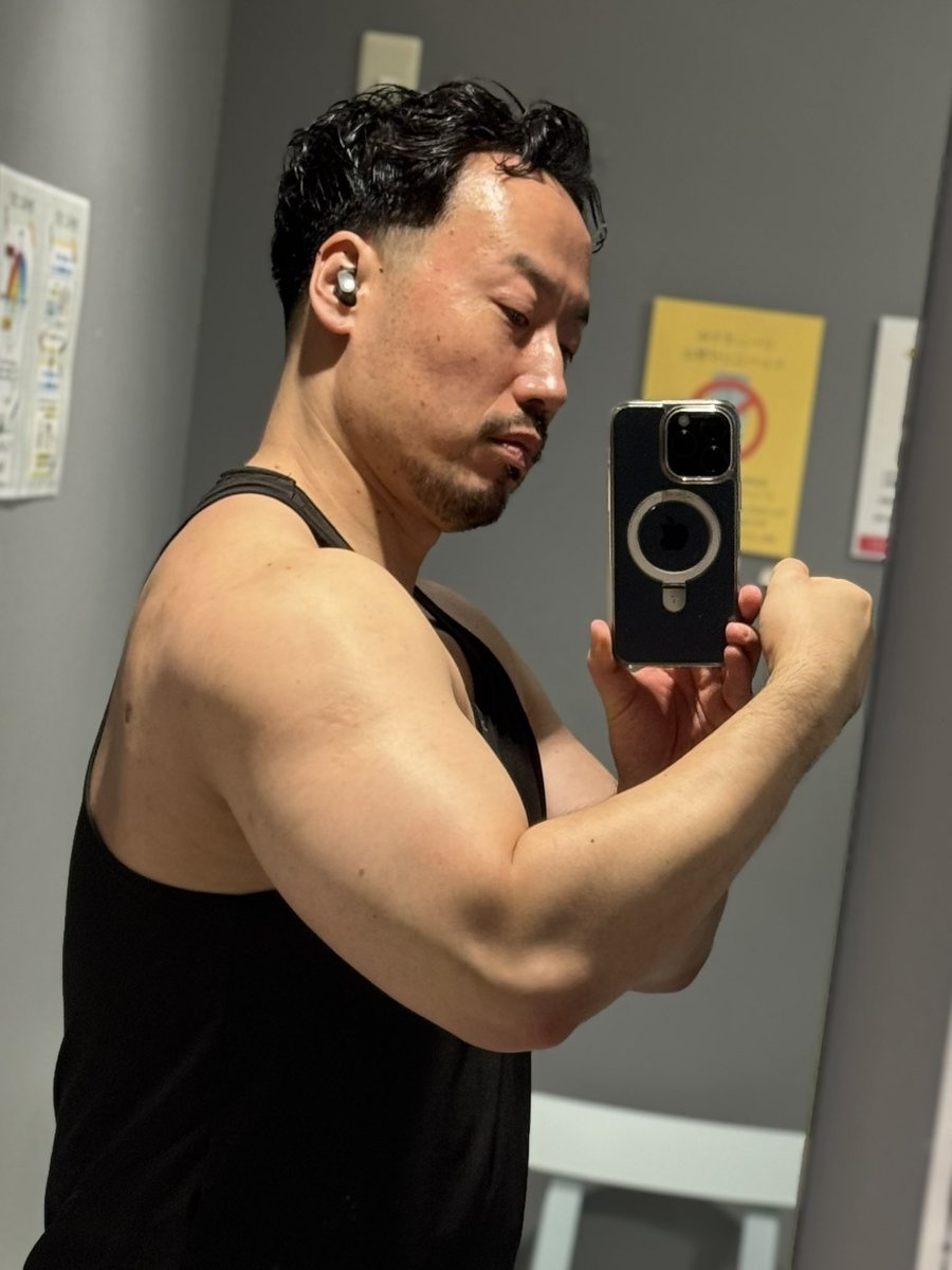 本日は腕💪
前髪変な位置にきとるな