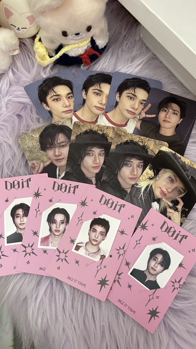bcsidumb's tweet image. Anyway~ 
Today’s mail!🤍🤏🏻😻 (hyunjin &amp;amp; chan LOVES ME for sure😛)