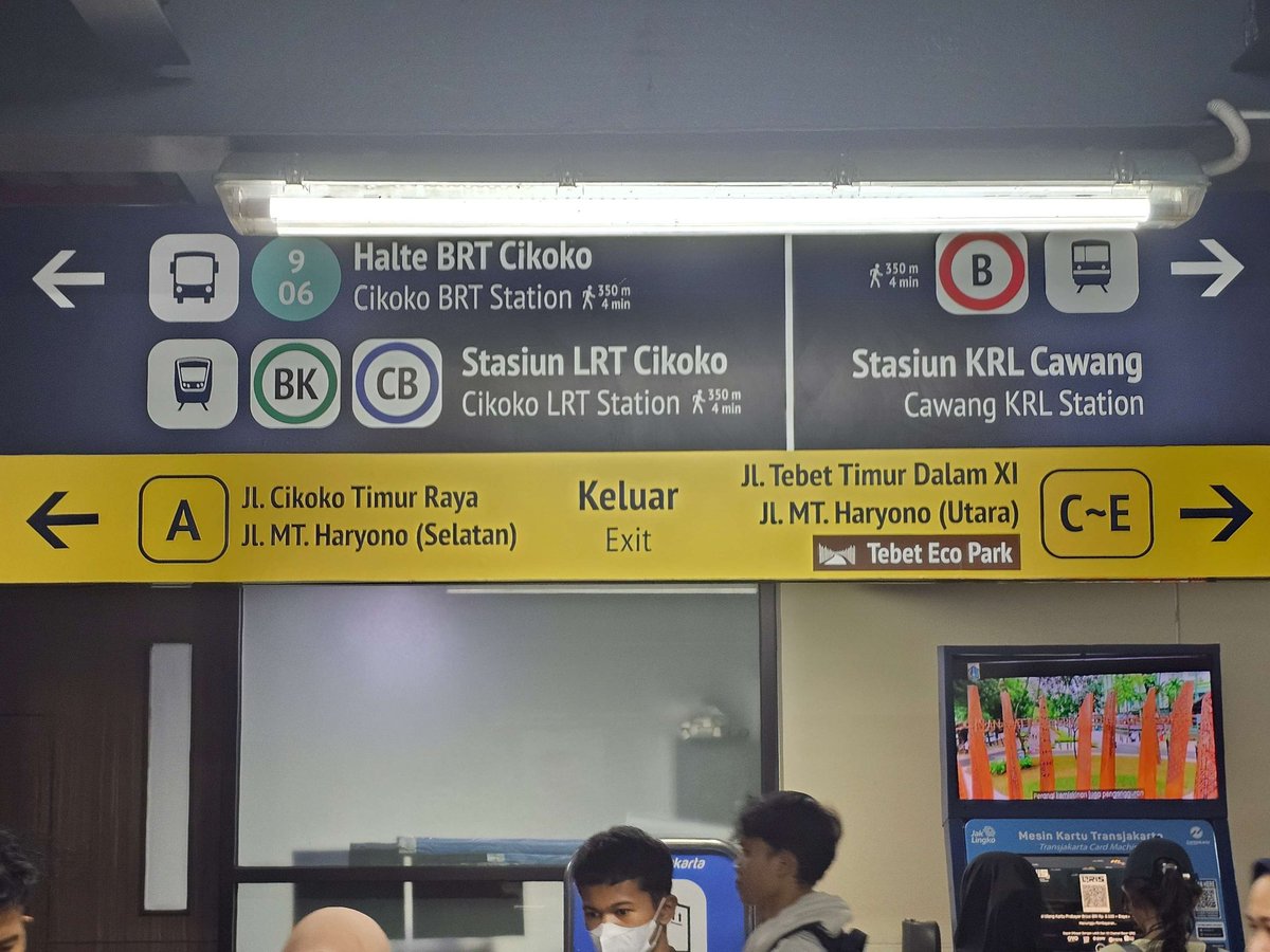 XChenL253's tweet image. I LOVE JAKARTAN PUBLIC TRANSPORT SIGNAGE INFORMATION-MAXXING