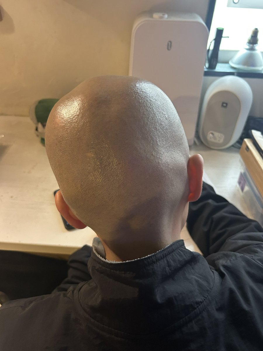 atsushi1pocket's tweet image. 今年最後のライブは12/30福生チキンシャックです
RAW GARBAGEがこの日で解散らしいですが、一昨日の天気くらい興味がないのですが、おれの推し坊主が一緒にやりたいというので、こてんぱんにしてやろうと思います！

ライブハウスで会おう！