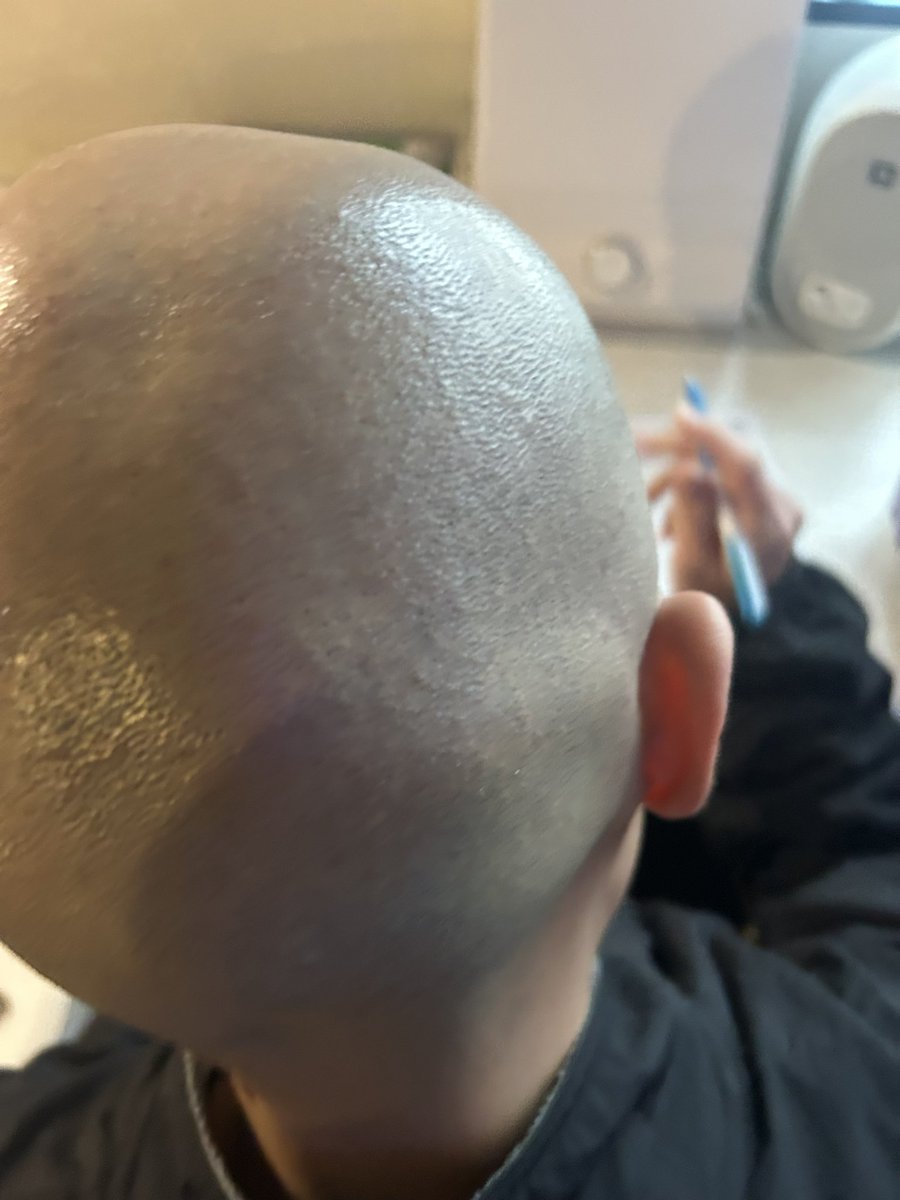 atsushi1pocket's tweet image. 今年最後のライブは12/30福生チキンシャックです
RAW GARBAGEがこの日で解散らしいですが、一昨日の天気くらい興味がないのですが、おれの推し坊主が一緒にやりたいというので、こてんぱんにしてやろうと思います！

ライブハウスで会おう！