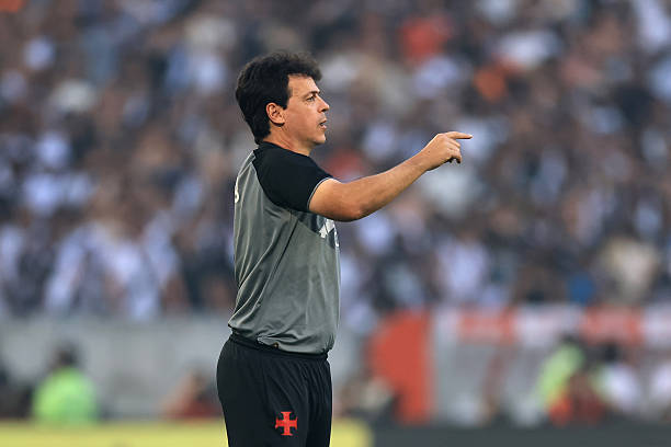 futtmais's tweet image. Fernando Diniz conquistou todos os principais títulos da carreira no Maracanã e não havia perdido nenhuma final no estádio.

A Copa do Brasil pelo Vasco foi a primeira derrota.

📸 Buda Mendes/Getty Images