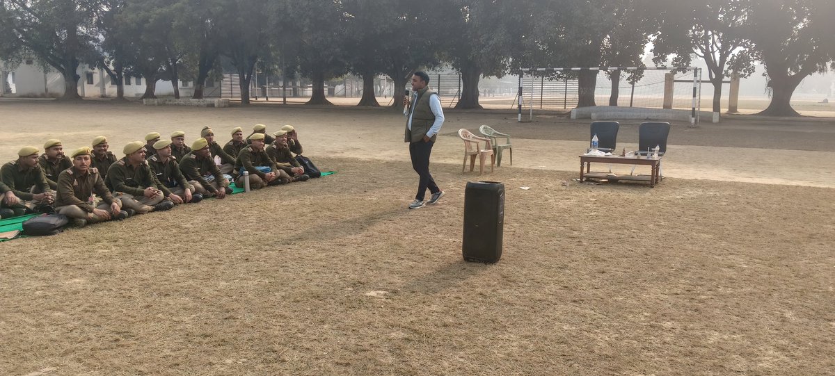 संस्था में विधि विज्ञान प्रयोगशाला टीम के द्वारा विधि विज्ञान विषय पर प्रशिक्षुओं को ग्राउंड पर प्रयोगात्मक प्रशिक्षण दिया गया, जिसमें प्रशिक्षुओं से भी प्रेक्टिकल कराया गया।
<a href="/Uppolice/">UP POLICE</a> 
<a href="/UPPoliceTrgHQ/">Training Directorate UP Police</a>