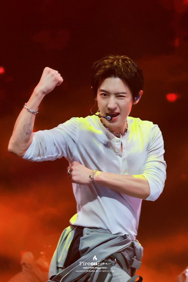 zzart_'s tweet photo. THE WINK THE ARMS THE FOREHEAD https://t.co/3kBWBhslCi