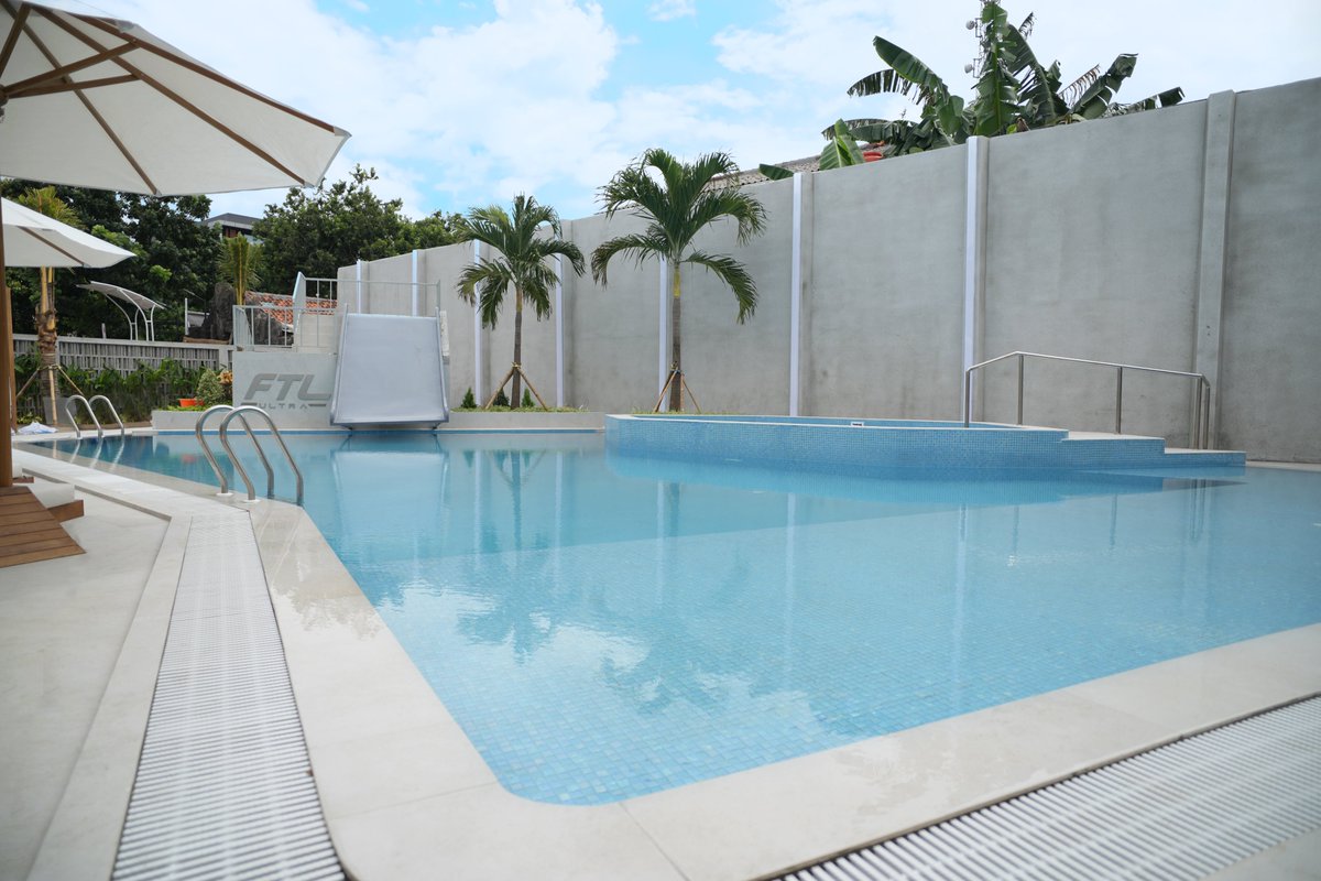 Tau ga sih kalo pool nya beachclub FTL Mampang pake teknologi Salt water pool. Air terasa lebih lembut di tubuh cocok untuk Post-Workout recovery, leisure swim dan pastinya lebih ramah lingkungan dalam jangka panjang.

Yuk ngacung yang udah cobain berenang di FTL Mampang! 🏊