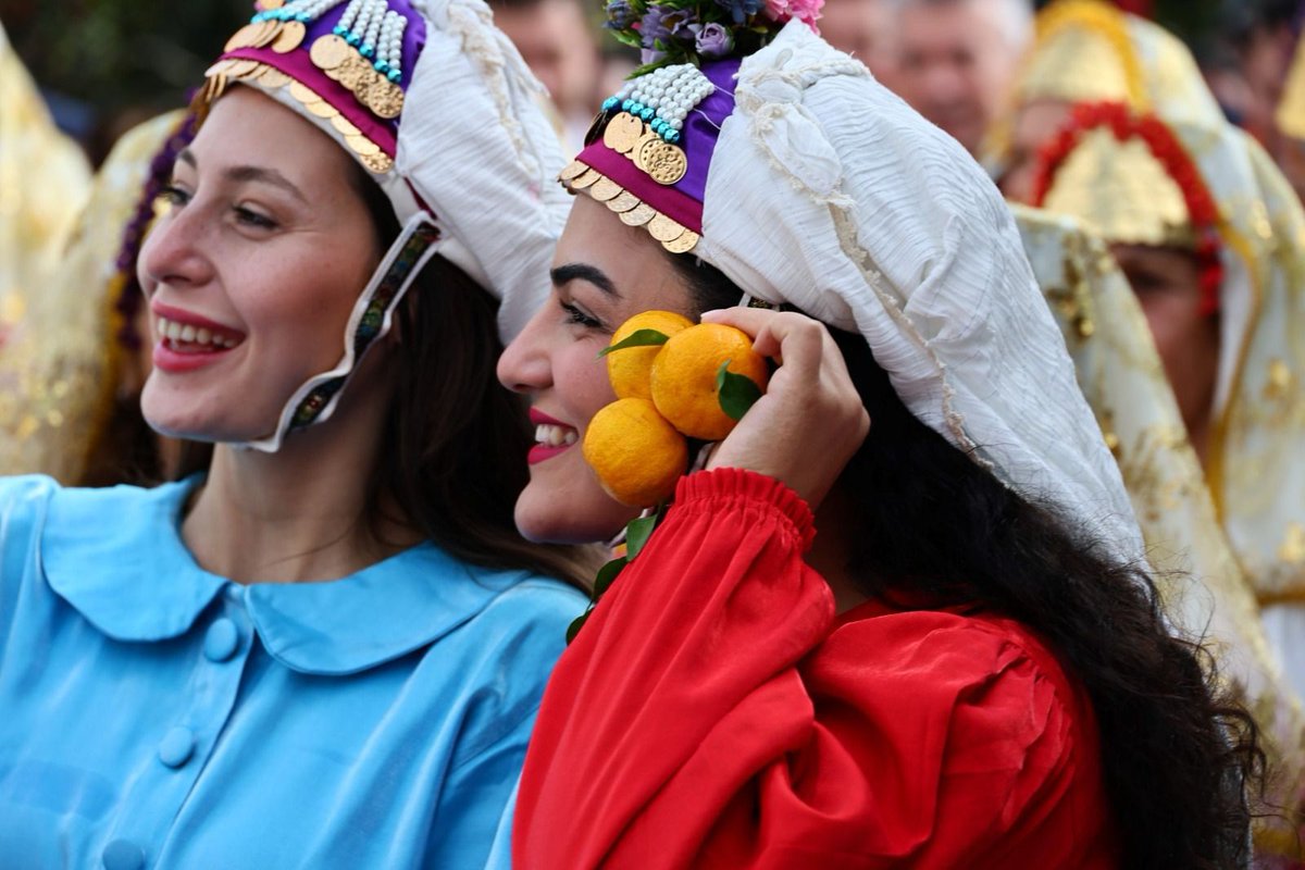 BodrumBel's tweet photo. Geçtiğimiz Pazar günü Bitez Köy İçi’nde gerçekleştirdiğimiz Bodrum Mandalin Festivali’ne göstermiş olduğunuz yoğun ilgi için çok teşekkür ederiz. 🤗

Festivalimiz bu yıl da müzik, dans ve lezzet doluydu. 🎉 Sizlerin de katılımı ile sıcacık, rengarenk ve çoşkuyla bir festivali daha geride bırakırken, Bodrum’un eşsiz mandalin bahçelerini korumak ve coğrafi işaretli Bodrum Mandalini’nin benzersiz aromasını tanıtmak için çalışmalarımıza devam edeceğiz. 🍊