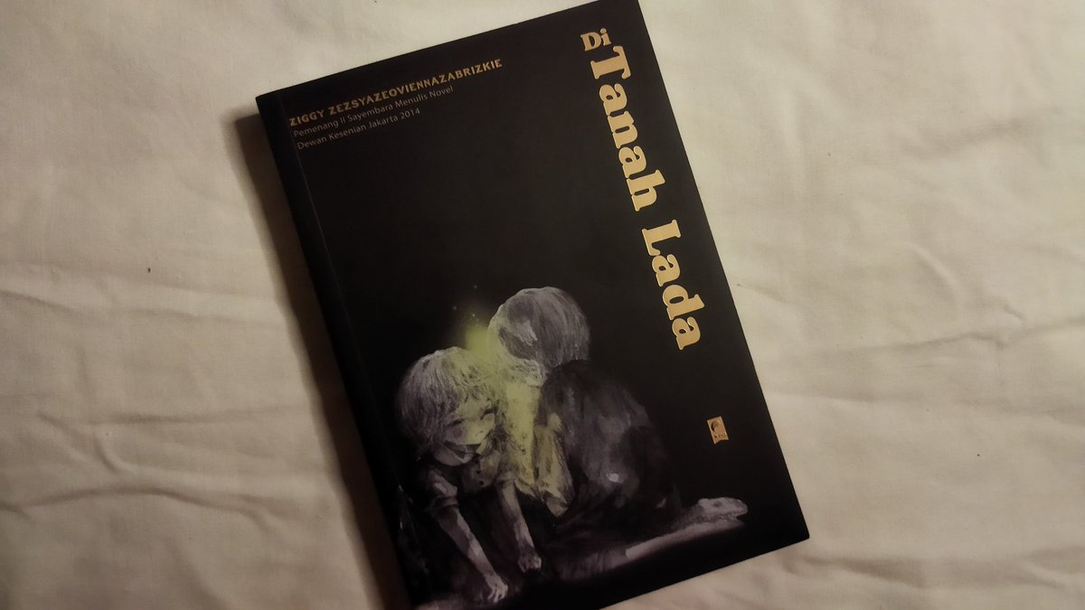 dearsonnets's tweet image. ㅤ  
               ﹙ 🖇 🗒 ﹚ currently reading:

· Di Tanah Lada
· by Ziggy Zezsyazeoviennazabrizkie
— 290 pages, 22/12/2025 ₊
ㅤ