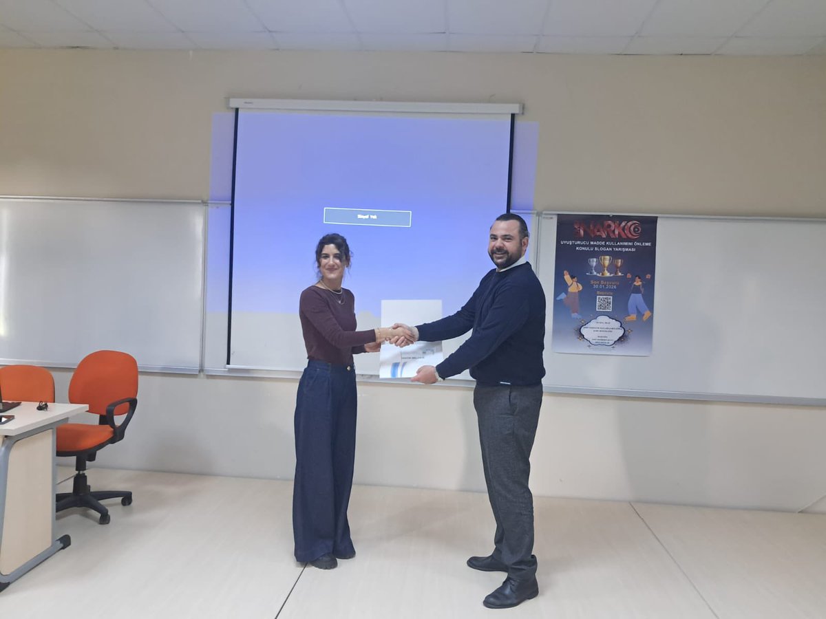 Okulumuzda Narkotik Şube Müdürlüğü tarafından uyuşturucu ve bağımlılıkla mücadele konulu bilgilendirici bir seminer düzenlendi. Etkinlikler ve oyunlarla öğrencilerimizin katılımı artırıldı. Emeği geçenlere teşekkür ederiz.