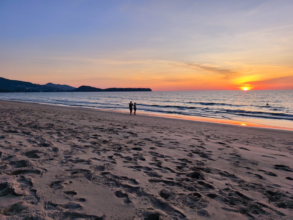 Phuket_Sammy's tweet image. Started the day on a beach in Krabi, ended on our local in #Phuket. Like anywhere in the world, one just has to know where to go.

No editing. 

It really is a hard #expatlife. 😂 🤌