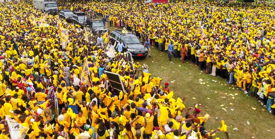 a_nabbasa's tweet photo. Liberation Square in Masaka burst into cheers, affection, and enthusiasm upon the Yellow man's arrival.@KagutaMuseveni @NRMOnline 

He is set to continue spreading the message of #ProtectingTheGains as he continue his campaigns in the central region 

#VoteM72026 https://t.co/4QqSOqC1Ji