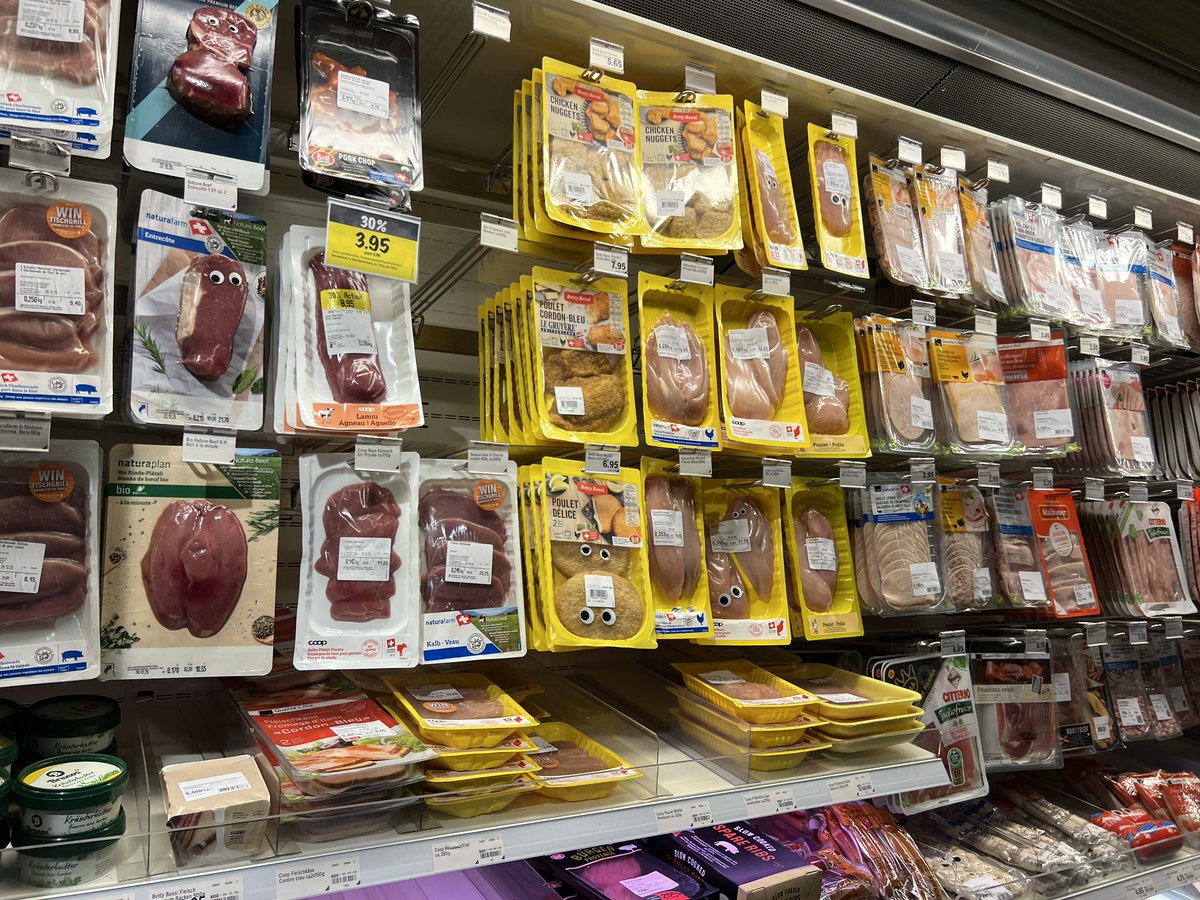 スイスのスーパー、目がついてる商品がいっぱいあって可愛い。
