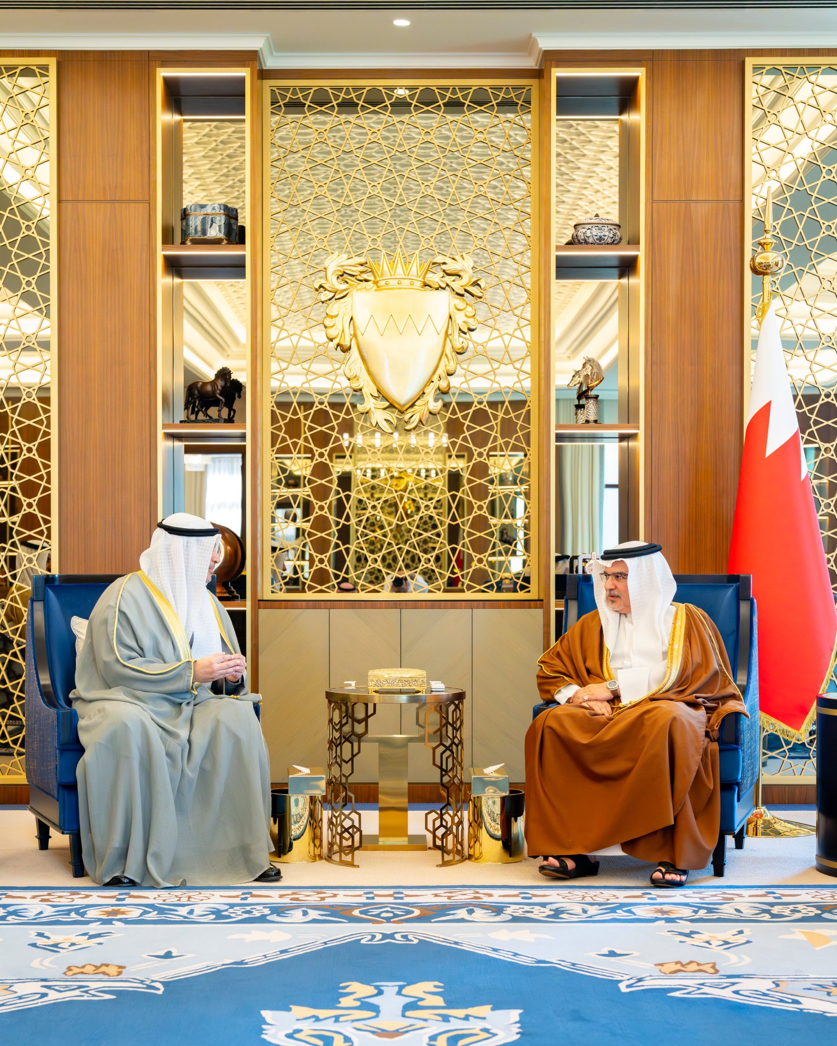 ولي عهد البحرين: العلاقات مع دولة الكويت تستند إلى أسس متينة وراسخة - أكد خلال لقائه وزير الإعلام الحرص على خلق المزيد من الفرص والتنسيق المشترك في مختلف المجالات - مسارات التعاون الثنائي تشهد نمواً متواصلاً على كافة الأصعدة في ظل دعم لا محدود من قيادتي البلدين 