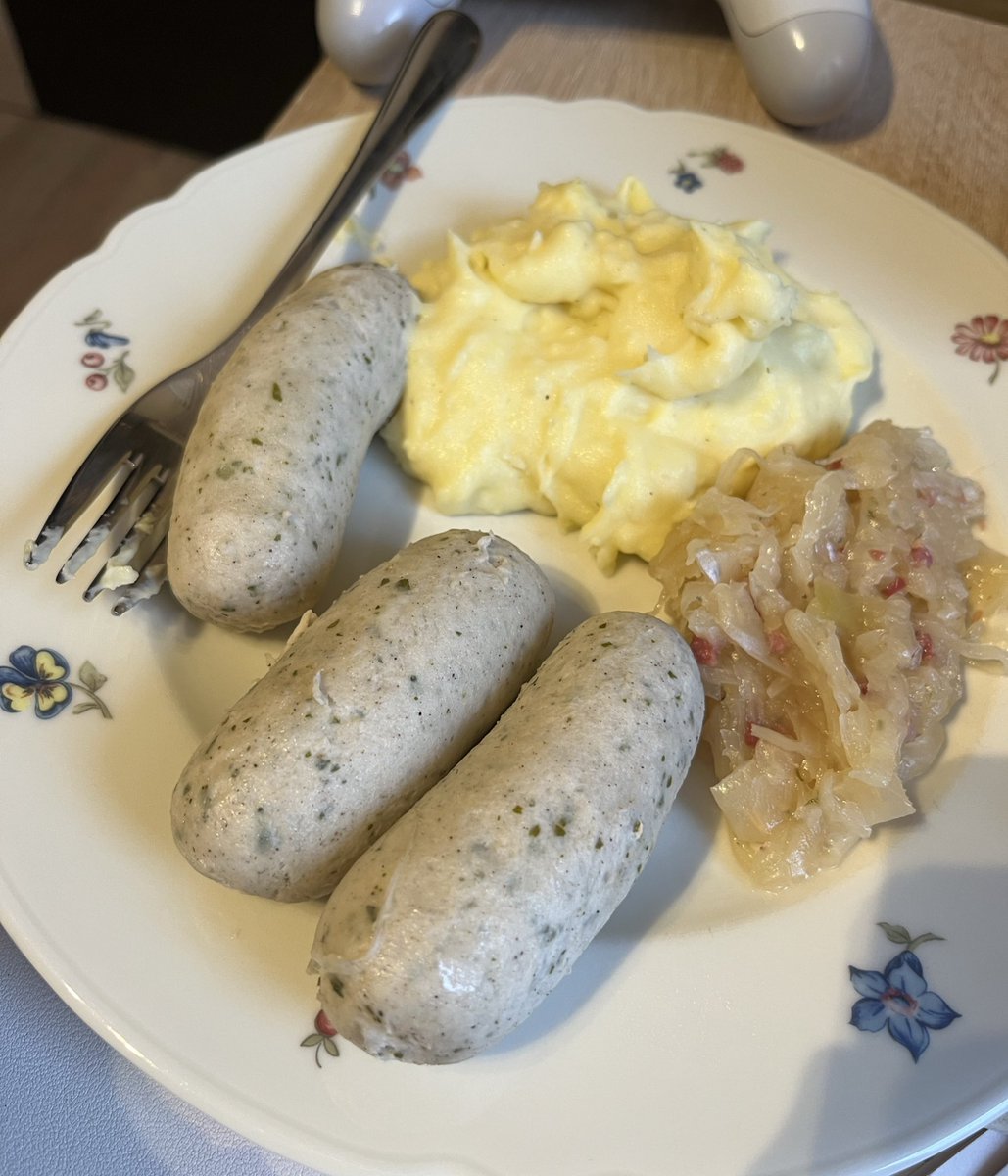 Lunch time : Bavarian food💙🤍💙🤍💙🥰😋