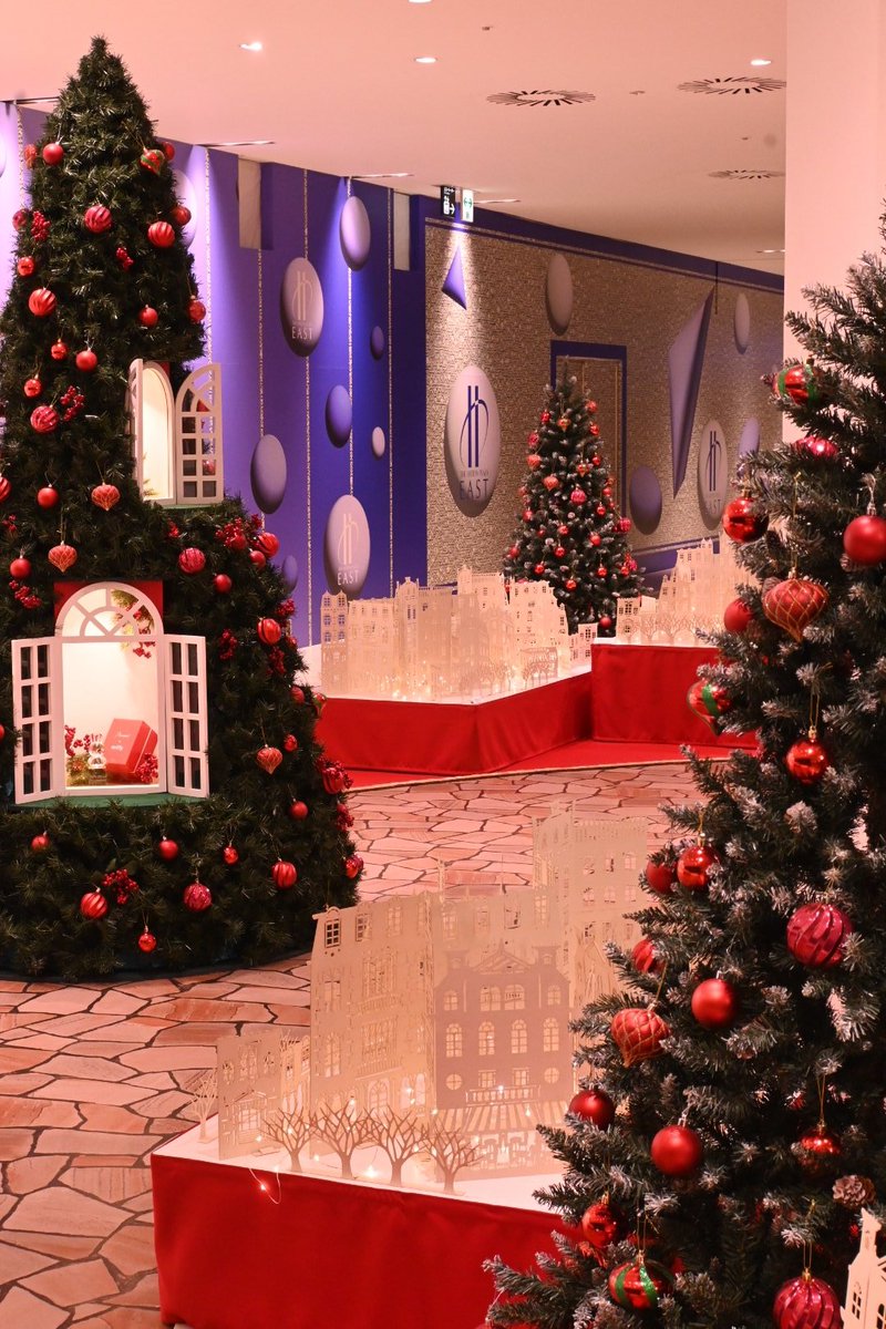 WADADA64024059's tweet photo. 12月20日(土)
少し早目のクリスマスイルミネーションに会ってきました✨🎄✨
とてもキレイで癒されました～☺️

#クリスマスイルミネーション
#クリスマスツリー
#クリスマス
#リッツカールトン大阪 
#ヒルトン大阪 https://t.co/86byJtyVGC