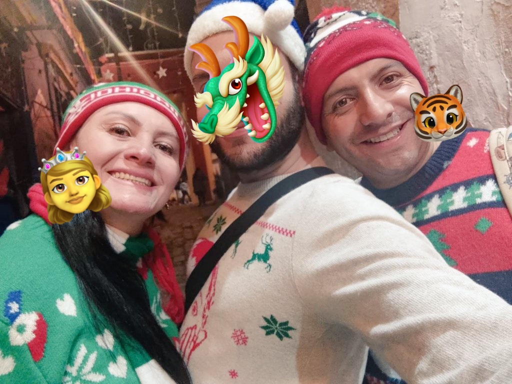 El amor y la amistad es un tesoro que adquiere valor con el tiempo, una Navidad más escrita en nuestro libro de la vida. Eres nuestra mejor casualidad. <a href="/4ZG4RD/">Azgard</a> 🐯👸🐲 💙🩷💛